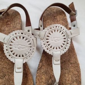 UGG AYDEN II T-Strap Leather Flat Sandals  7.5